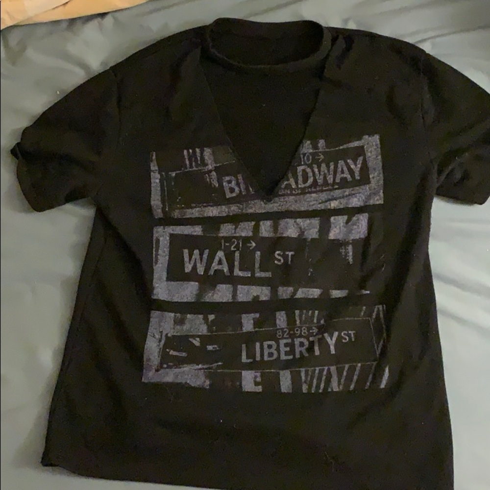 Low cut t-shirt